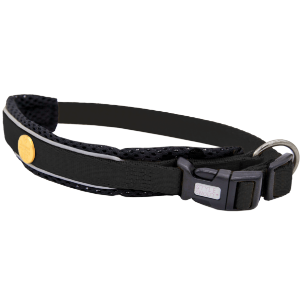 Hundehalsband in schwarz, Elegantes Hundehalsband aus Gurtband mit weichem Air-Mesh unterlegt und mit reflektierenden Außenrändern.